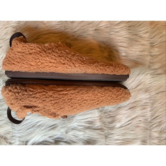 UGG Plushy Slipper Size 7 - Picture 4 of 9